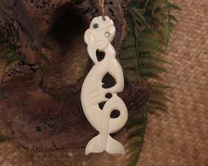 Bone Carvings Nz: NZ Whale Bone XLarge Taniwha Pendant (MM017) NZ SALE ONLY