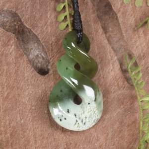 NZ Greenstone Small Twist Pendant (BW865) Hapopo Pounamu