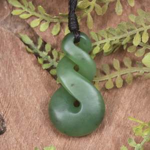 NZ Greenstone Small Twist Pendant (BX046) Hapopo Pounamu
