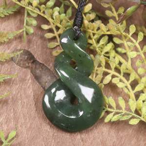 NZ Greenstone Small Twist Pendant (BW018) Kawakawa Pounamu