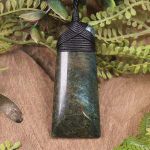 NZ Obay Stone Medium Toki Pendant (BW814)