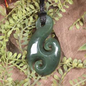 NZ Greenstone Medium Koru Pendant (BX586) Hapopo Pounamu