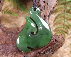 NZ Greenstone Medium Hei Matau Pendant (AX049) Hapopo Pounamu