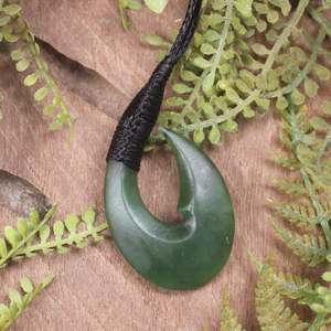 NZ Greenstone Medium Hei Matau Pendant (BX369) Hapopo Pounamu