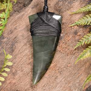 NZ Greenstone Medium Niho Taniwha Tooth Pendant (BM883) Rimu Pounamu