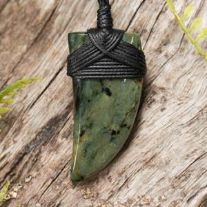 NZ Greenstone XSmall Niho Taniwha Tooth Pendant (BE594) Rimu Pounamu