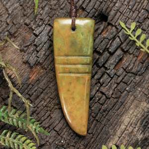 NZ Greenstone Medium Niho Taniwha Tooth Pendant (BW552) Flower Jade Pounamu