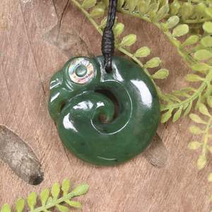 NZ Greenstone Small Koropepe Pendant (BW622) Kawakawa Pounamu
