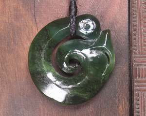 NZ Greenstone Medium Koropepe Pendant (BK688) Kawakawa Pounamu