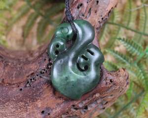 NZ Greenstone Medium Manaia Pendant (AW051) Kawakawa Pounamu