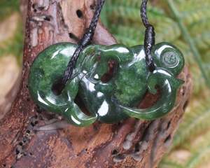 NZ Greenstone Medium Manaia Pendant (AW805) Kawakawa Pounamu