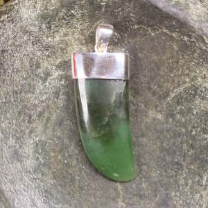 NZ Greenstone Sterling Silver Medium Niho Taniwha Tooth Pendant (BM320) Hapopo Pounamu