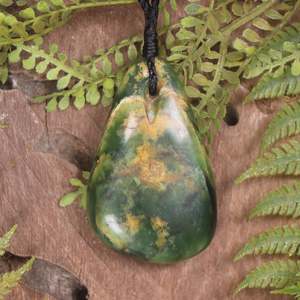 NZ Greenstone Medium Roimata Pendant (BW333) Flower Jade Pounamu