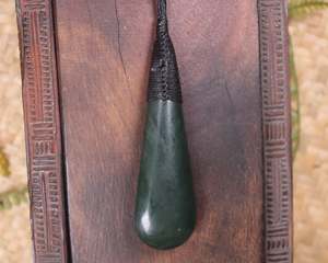 NZ Greenstone Medium Roimata Pendant (BM854) Kawakawa Pounamu