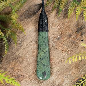 NZ Serpentine Medium Freeform Roimata Pendant (BT988)