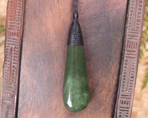 NZ Greenstone Medium Roimata Pendant (BK212) Kawakawa Pounamu