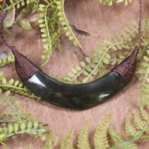 NZ Greenstone Large Kōuma Breastplate Pendant (BX342) Rimu Pounamu