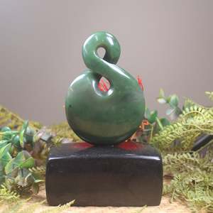 NZ Greenstone Twist Sculpture (BX667) Hapopo Pounamu