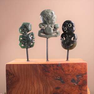 NZ GREENSTONE HEI TIKI SCULPTURE (J997)