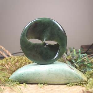 NZ Greenstone Porowhita with Twist Sculpture (BX510) Rimu Pounamu