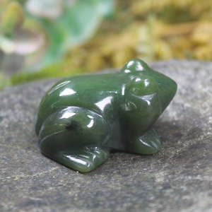 NZ Greenstone Frog Sculpture (BW773) Kawakawa Pounamu