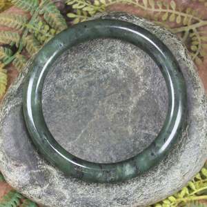 NZ Greenstone Bangle 68mm (BT006) Rimu Pounamu