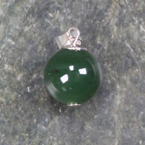 NZ Greenstone Bead Pendant (BM396) Kawakawa Pounamu