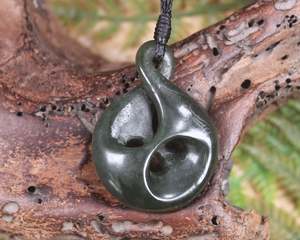 NZ Greenstone Small Twist Pendant (BE333) Rimu Pounamu