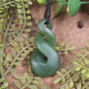 NZ Greenstone Small Twist Pendant (BX104) Hapopo Pounamu