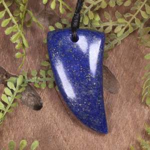Gemstone Necklace: Lapis Lazuli Small Niho Taniwha Tooth Pendant (BX540)