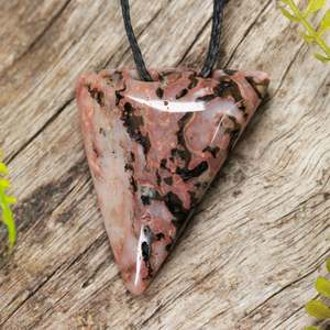 Gemstone Necklace: NZ Cinnabar XSmall Niho Taniwha Tooth Pendant (AK271)
