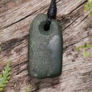 NZ Greenstone XSmall Freeform Pendant (BT801) Kawakawa Pounamu