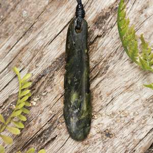 Pendants: NZ Greenstone Small Freeform Roimata Pendant (BT713) Douglas Creek Pounamu