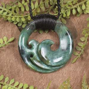 NZ Greenstone Medium Koru Pendant (CA337) Inanga Pounamu