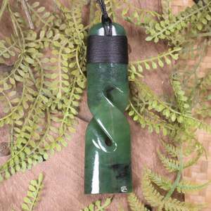 Toki Nz Pounamu: NZ Greenstone XLarge Toki Twist Pendant (CA156) Hapopo Pounamu