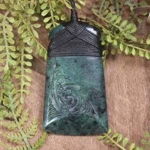 NZ Greenstone Medium Toki Pendant (BX830) Inanga Pounamu