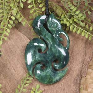 NZ Greenstone Medium Manaia Pendant (BX898) Kawakawa Pounamu