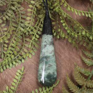 NZ Greenstone Medium Roimata Pendant (BW073) Hapopo Pounamu