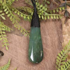 NZ Greenstone Medium Roimata Pendant (BW085) Hapopo Pounamu