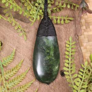 NZ Greenstone Medium Roimata Pendant (BX845) Kawakawa Pounamu