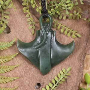 NZ Greenstone Medium Stingray or Whai Pendant (BX715) Kawakawa Pounamu