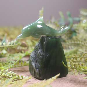 Pounamu Sculptures Touchstones: NZ Greenstone Dolphin Sculpture (BW770) Hapopo Pounamu