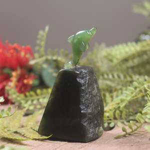 NZ Greenstone Dolphin Sculpture (BW819) Hapopo Pounamu
