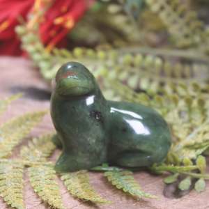 NZ Greenstone Seal Sculpture (BW766) Hapopo Pounamu