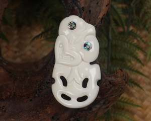 NZ Bone Medium Hei Tiki Pendant (BB364)