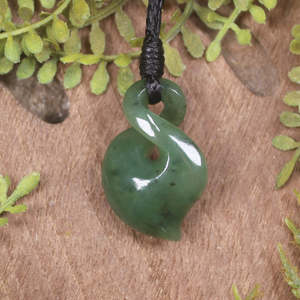 NZ Greenstone XSmall Twist Pendant (BW656) Hapopo Pounamu