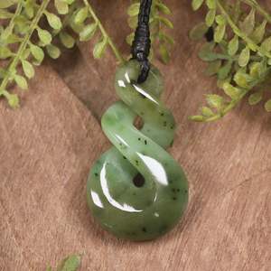 NZ Greenstone Small Twist Pendant (CA013) Hapopo Pounamu
