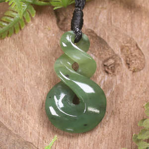 NZ Greenstone Small Twist Pendant (BW046) Hapopo Pounamu