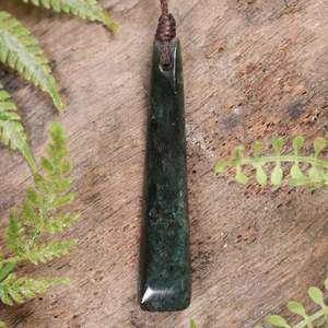 Gemstone Necklace: NZ Fuchsite Small Toki Pendant (CA084)