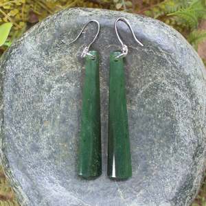 NZ Greenstone Medium Roimata Earrings (BX370) Kawakawa Pounamu